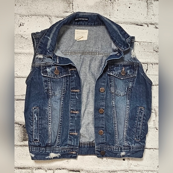 Urban Heritage Distressed  Fitted Button-Up Denim Vest - Picture 3 of 7